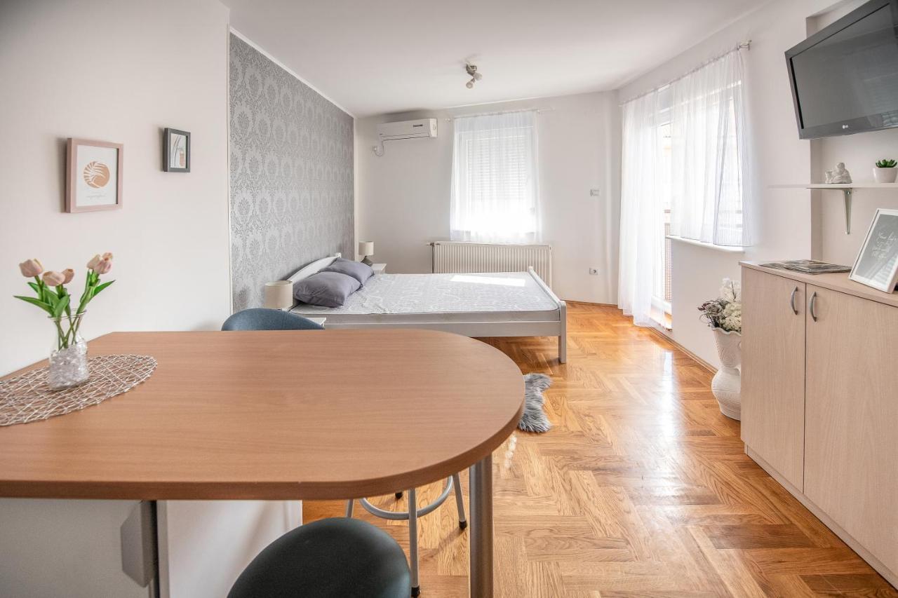 Stella Modern Apartment 2 Novi Sad Esterno foto